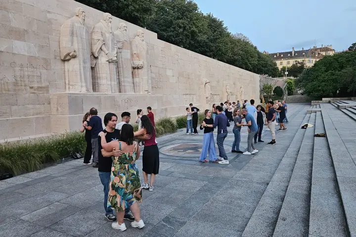 Affiche de Initiation Salsa au parc · Parc des Bastions · Genève